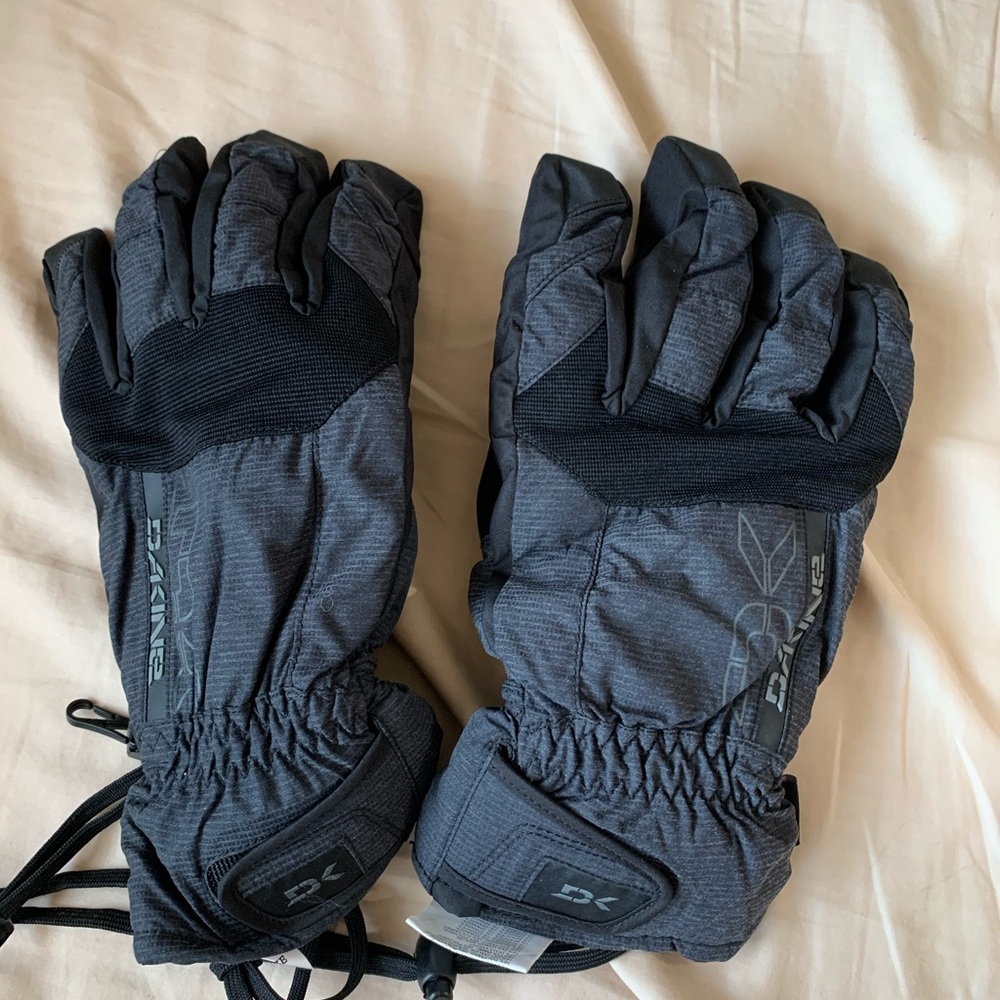 Snowboarding gloves